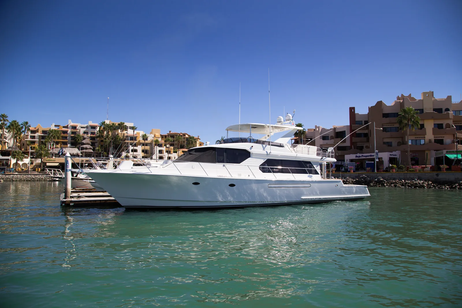 80ft Sunship charter boat in Cabo San Lucas